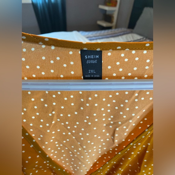 ‘NWOT Lantern Sleeve Peplum Top’ 💛 - Picture 7 of 7